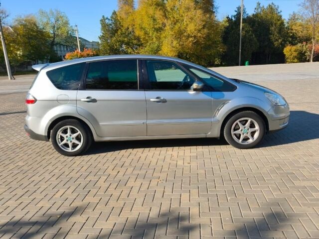 Серый Форд С-Макс, объемом двигателя 2 л и пробегом 290 тыс. км за 6700 $, фото 3 на Automoto.ua