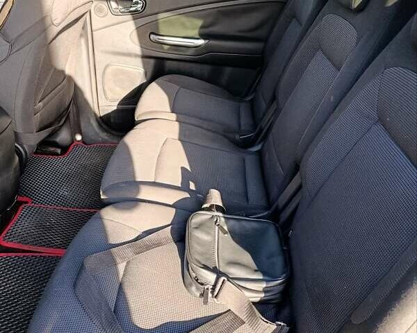 Сірий Форд С-Макс, об'ємом двигуна 2 л та пробігом 362 тис. км за 6300 $, фото 6 на Automoto.ua