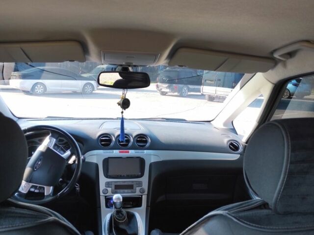 Форд С-Макс 2007 в Кривом Роге на Automoto.ua Серый Форд С-Макс, объемом двигателя 2 л и пробегом 250 тыс. км за 7000 $, фото 4 на Automoto.ua