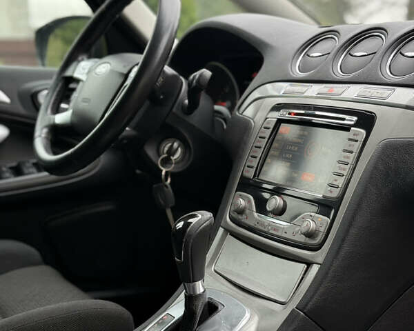 Сірий Форд С-Макс, об'ємом двигуна 2 л та пробігом 234 тис. км за 6650 $, фото 35 на Automoto.ua