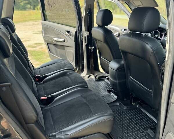 Серый Форд С-Макс, объемом двигателя 1.8 л и пробегом 223 тыс. км за 5700 $, фото 6 на Automoto.ua