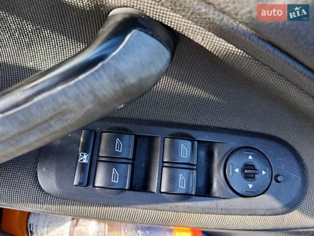 Сірий Форд С-Макс, об'ємом двигуна 2 л та пробігом 362 тис. км за 6300 $, фото 3 на Automoto.ua