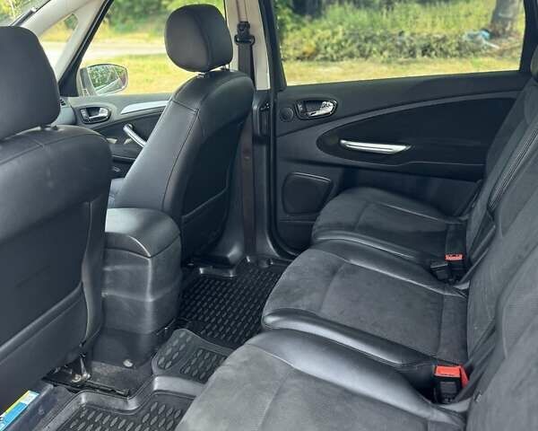 Серый Форд С-Макс, объемом двигателя 1.8 л и пробегом 223 тыс. км за 5700 $, фото 4 на Automoto.ua