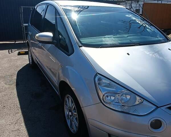 Серый Форд С-Макс, объемом двигателя 1.8 л и пробегом 258 тыс. км за 6100 $, фото 2 на Automoto.ua