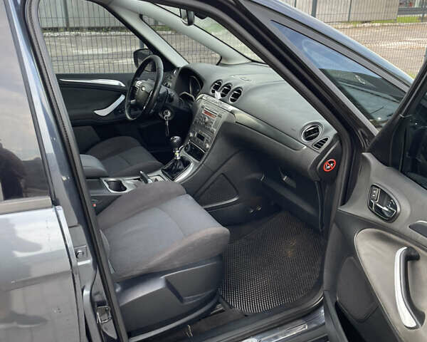 Серый Форд С-Макс, объемом двигателя 1.75 л и пробегом 320 тыс. км за 6000 $, фото 5 на Automoto.ua