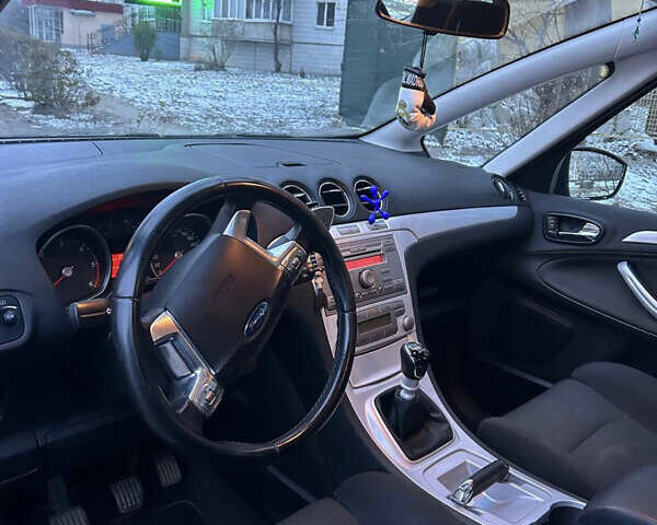 Серый Форд С-Макс, объемом двигателя 2 л и пробегом 297 тыс. км за 7250 $, фото 4 на Automoto.ua
