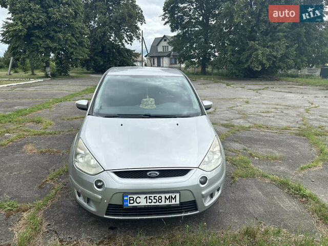 Серый Форд С-Макс, объемом двигателя 2 л и пробегом 237 тыс. км за 7500 $, фото 3 на Automoto.ua
