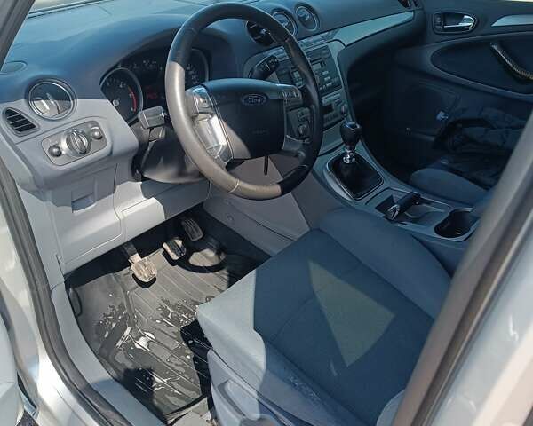 Серый Форд С-Макс, объемом двигателя 1.8 л и пробегом 258 тыс. км за 6100 $, фото 7 на Automoto.ua