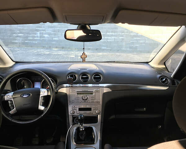 Серый Форд С-Макс, объемом двигателя 1.75 л и пробегом 320 тыс. км за 6000 $, фото 6 на Automoto.ua