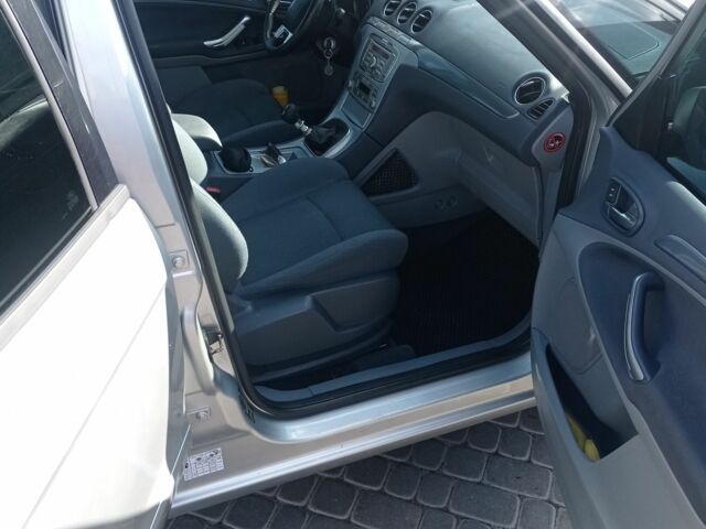 Серый Форд С-Макс, объемом двигателя 1.8 л и пробегом 281 тыс. км за 6500 $, фото 5 на Automoto.ua