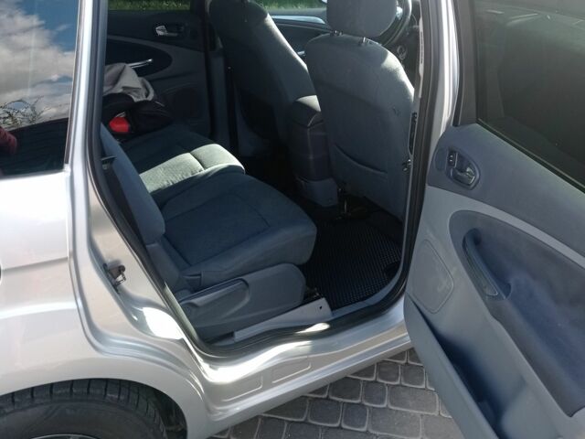 Серый Форд С-Макс, объемом двигателя 1.8 л и пробегом 281 тыс. км за 6500 $, фото 6 на Automoto.ua