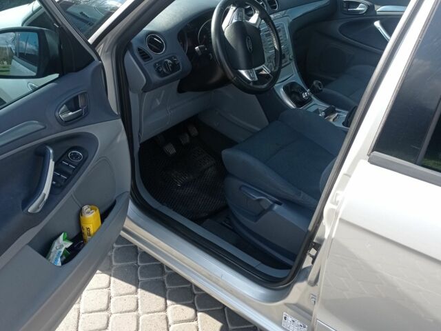 Серый Форд С-Макс, объемом двигателя 1.8 л и пробегом 281 тыс. км за 6500 $, фото 1 на Automoto.ua