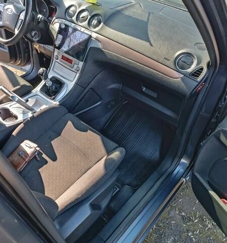 Серый Форд С-Макс, объемом двигателя 2 л и пробегом 280 тыс. км за 5850 $, фото 10 на Automoto.ua