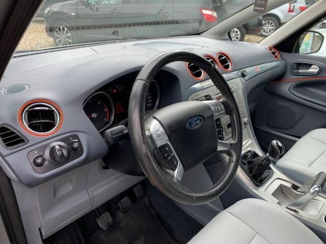 Серый Форд С-Макс, объемом двигателя 2 л и пробегом 184 тыс. км за 8799 $, фото 13 на Automoto.ua