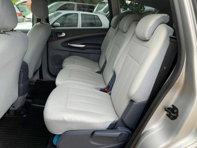 Серый Форд С-Макс, объемом двигателя 2 л и пробегом 184 тыс. км за 8799 $, фото 19 на Automoto.ua