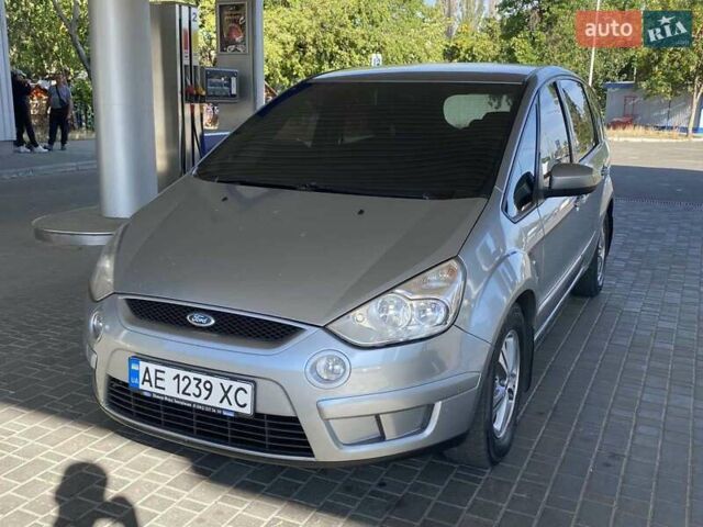 Сірий Форд С-Макс, об'ємом двигуна 2 л та пробігом 432 тис. км за 5999 $, фото 2 на Automoto.ua