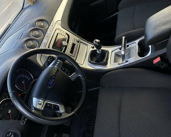 Серый Форд С-Макс, объемом двигателя 1.8 л и пробегом 214 тыс. км за 6199 $, фото 10 на Automoto.ua