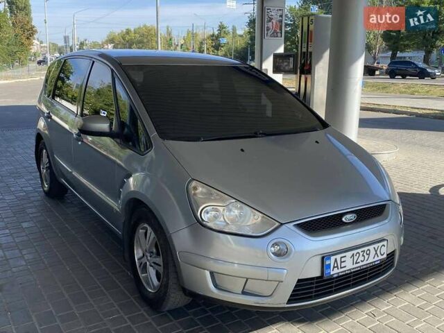 Сірий Форд С-Макс, об'ємом двигуна 2 л та пробігом 432 тис. км за 5999 $, фото 6 на Automoto.ua