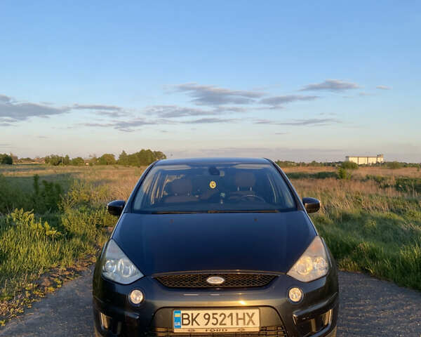 Серый Форд С-Макс, объемом двигателя 2.2 л и пробегом 258 тыс. км за 5800 $, фото 2 на Automoto.ua
