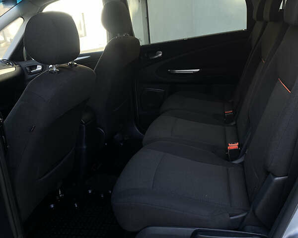 Серый Форд С-Макс, объемом двигателя 1.8 л и пробегом 214 тыс. км за 6199 $, фото 13 на Automoto.ua