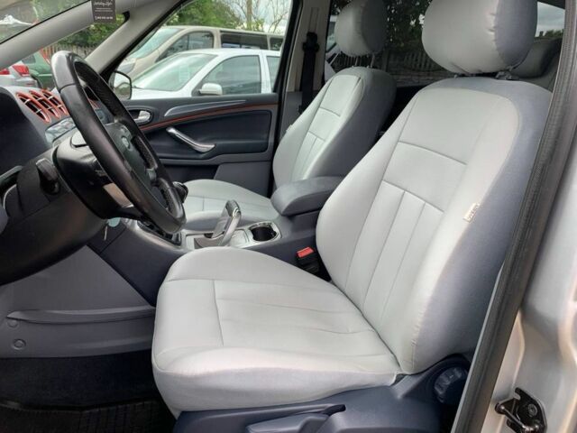 Серый Форд С-Макс, объемом двигателя 2 л и пробегом 184 тыс. км за 8799 $, фото 7 на Automoto.ua