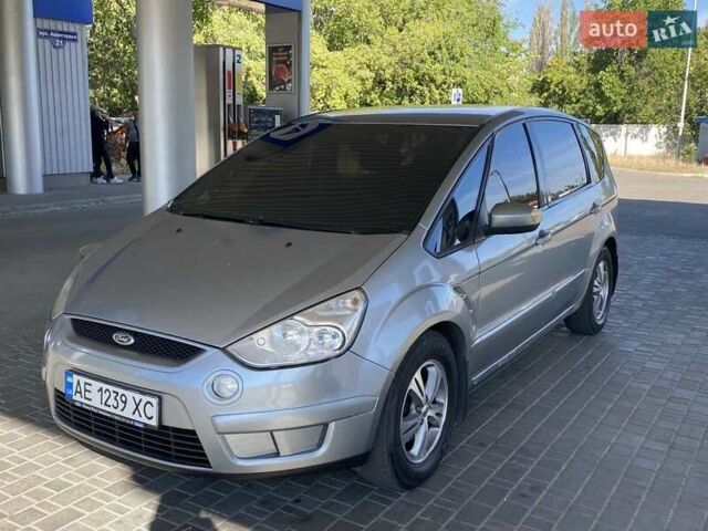 Сірий Форд С-Макс, об'ємом двигуна 2 л та пробігом 432 тис. км за 5999 $, фото 1 на Automoto.ua