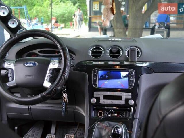 Сірий Форд С-Макс, об'ємом двигуна 2.5 л та пробігом 256 тис. км за 8500 $, фото 17 на Automoto.ua