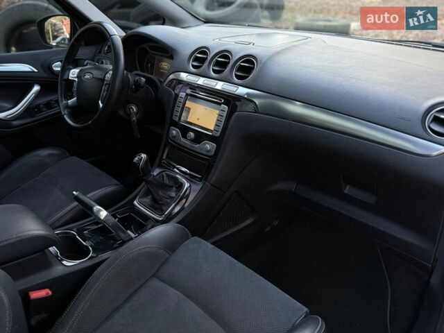 Сірий Форд С-Макс, об'ємом двигуна 2 л та пробігом 270 тис. км за 7300 $, фото 36 на Automoto.ua