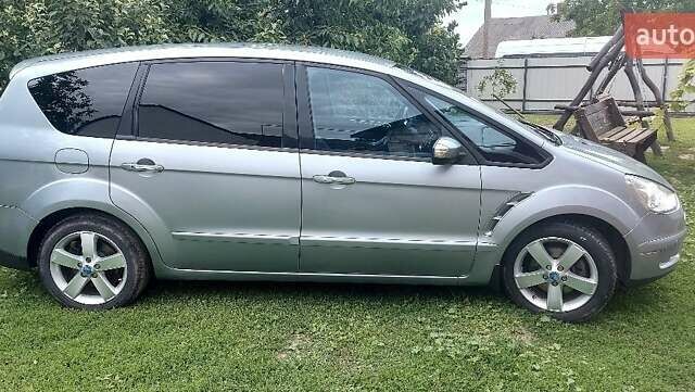 Серый Форд С-Макс, объемом двигателя 2 л и пробегом 340 тыс. км за 9000 $, фото 5 на Automoto.ua