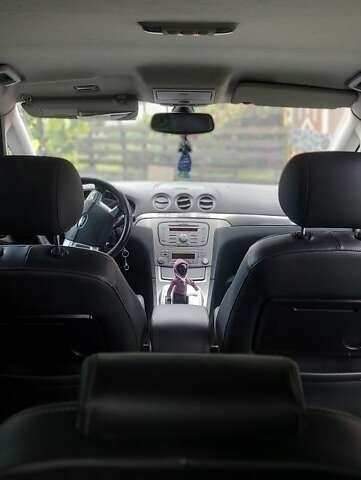 Серый Форд С-Макс, объемом двигателя 2 л и пробегом 340 тыс. км за 9000 $, фото 4 на Automoto.ua