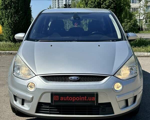 Сірий Форд С-Макс, об'ємом двигуна 2 л та пробігом 220 тис. км за 7400 $, фото 1 на Automoto.ua