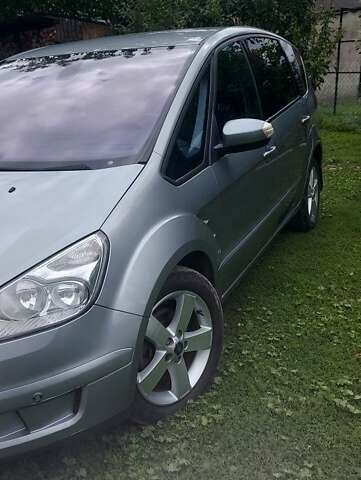 Серый Форд С-Макс, объемом двигателя 2 л и пробегом 340 тыс. км за 9000 $, фото 1 на Automoto.ua