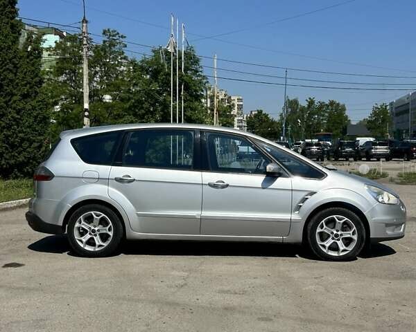 Сірий Форд С-Макс, об'ємом двигуна 2 л та пробігом 220 тис. км за 7400 $, фото 3 на Automoto.ua
