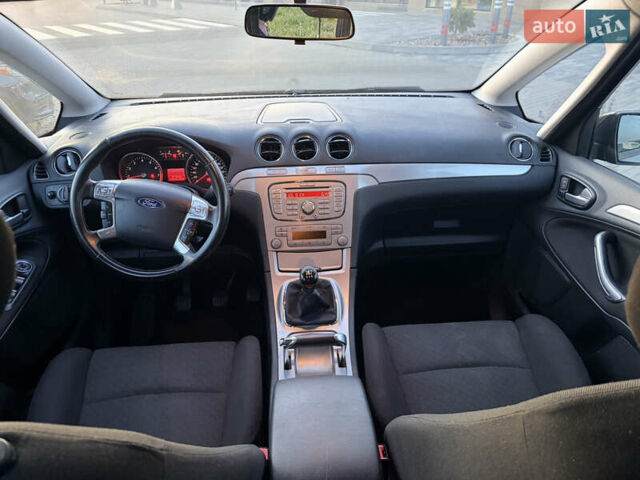 Серый Форд С-Макс, объемом двигателя 2 л и пробегом 190 тыс. км за 8700 $, фото 13 на Automoto.ua