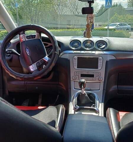 Серый Форд С-Макс, объемом двигателя 1.8 л и пробегом 263 тыс. км за 5500 $, фото 6 на Automoto.ua