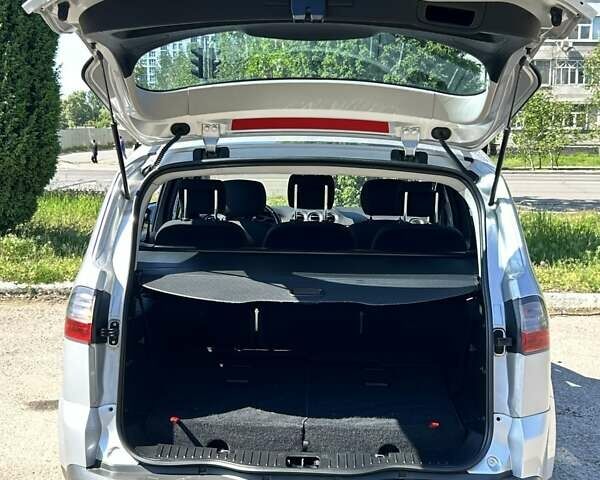 Сірий Форд С-Макс, об'ємом двигуна 2 л та пробігом 220 тис. км за 7400 $, фото 9 на Automoto.ua