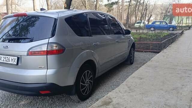Серый Форд С-Макс, объемом двигателя 2 л и пробегом 295 тыс. км за 7700 $, фото 3 на Automoto.ua