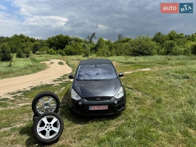 Серый Форд С-Макс, объемом двигателя 2 л и пробегом 154 тыс. км за 9500 $, фото 2 на Automoto.ua