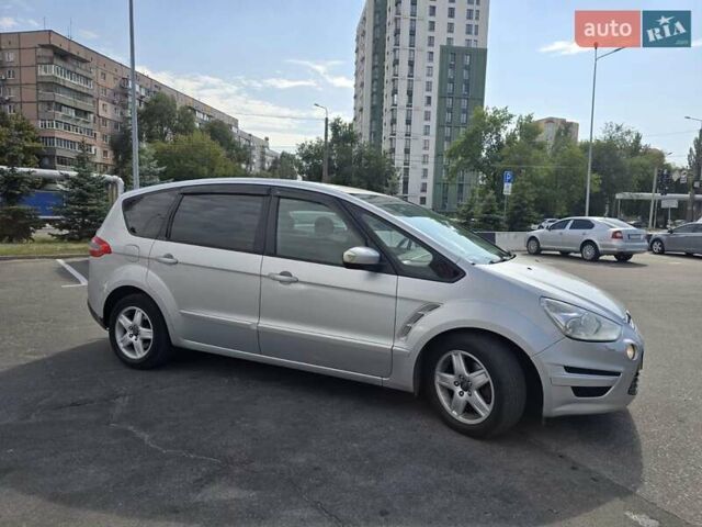 Серый Форд С-Макс, объемом двигателя 2 л и пробегом 280 тыс. км за 6999 $, фото 8 на Automoto.ua