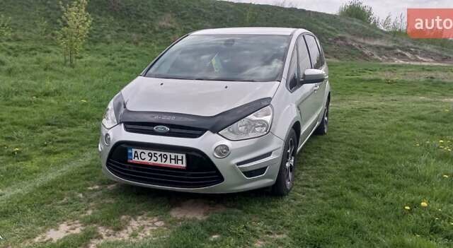 Серый Форд С-Макс, объемом двигателя 2 л и пробегом 203 тыс. км за 9000 $, фото 3 на Automoto.ua