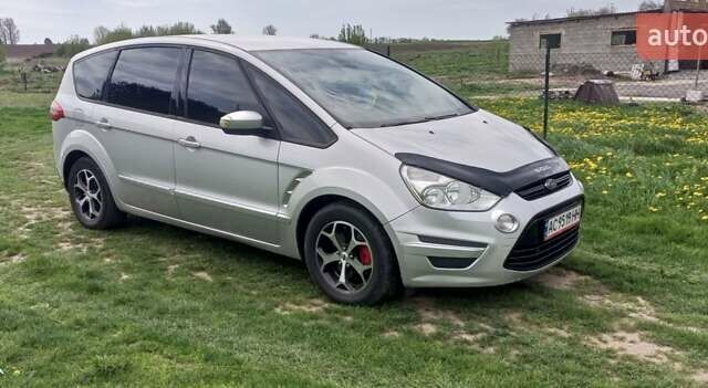 Серый Форд С-Макс, объемом двигателя 2 л и пробегом 203 тыс. км за 9000 $, фото 6 на Automoto.ua