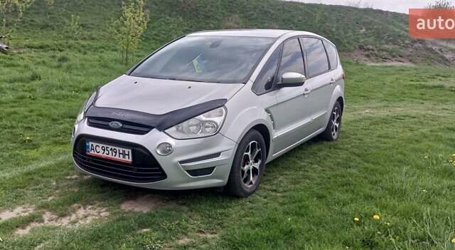 Серый Форд С-Макс, объемом двигателя 2 л и пробегом 203 тыс. км за 9000 $, фото 4 на Automoto.ua