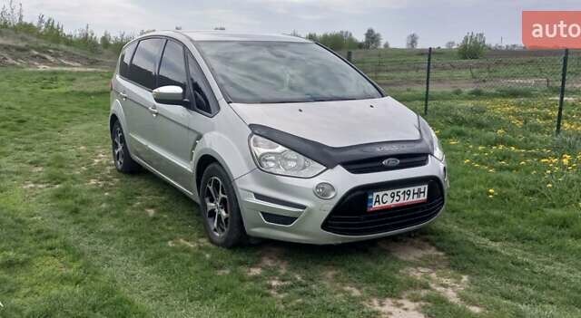 Серый Форд С-Макс, объемом двигателя 2 л и пробегом 203 тыс. км за 9000 $, фото 2 на Automoto.ua