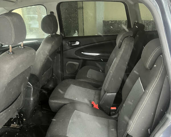 Серый Форд С-Макс, объемом двигателя 2 л и пробегом 262 тыс. км за 7100 $, фото 5 на Automoto.ua