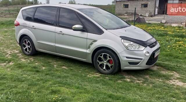 Серый Форд С-Макс, объемом двигателя 2 л и пробегом 203 тыс. км за 9000 $, фото 7 на Automoto.ua