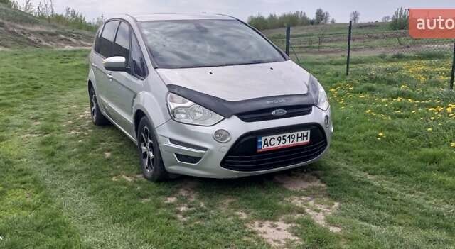 Серый Форд С-Макс, объемом двигателя 2 л и пробегом 203 тыс. км за 9000 $, фото 9 на Automoto.ua