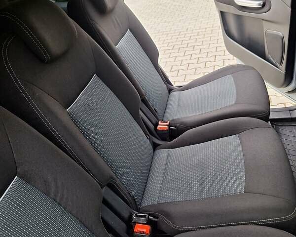 Серый Форд С-Макс, объемом двигателя 2 л и пробегом 221 тыс. км за 9500 $, фото 11 на Automoto.ua