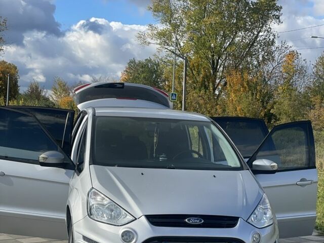 Серый Форд С-Макс, объемом двигателя 1.6 л и пробегом 220 тыс. км за 9200 $, фото 2 на Automoto.ua