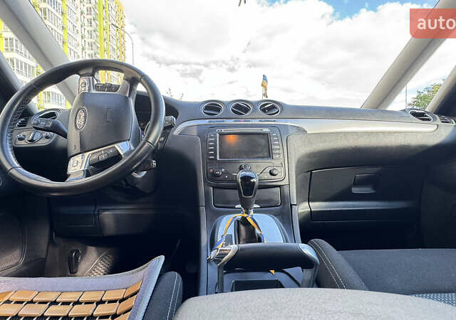 Сірий Форд С-Макс, об'ємом двигуна 2 л та пробігом 225 тис. км за 10500 $, фото 31 на Automoto.ua