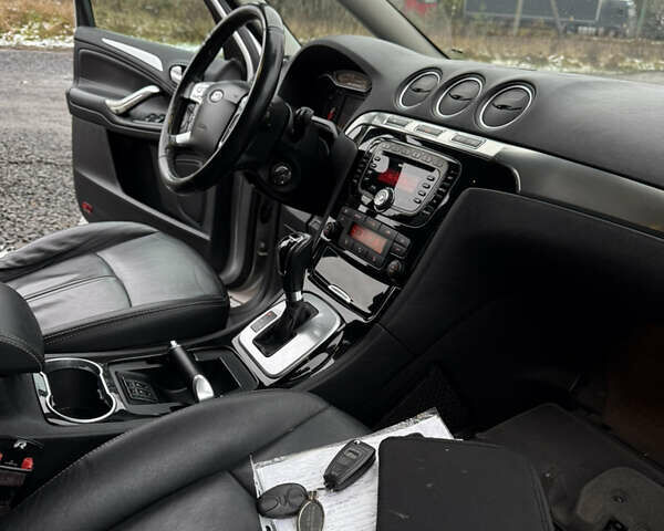 Серый Форд С-Макс, объемом двигателя 2 л и пробегом 254 тыс. км за 8899 $, фото 58 на Automoto.ua